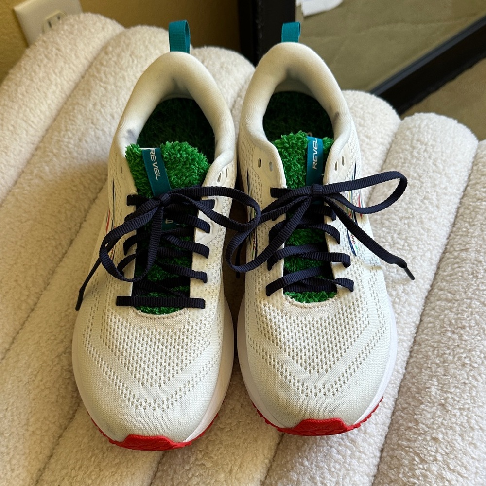 Women’s Brooks running shoes-Revel 9 “Summer Run” limited edition